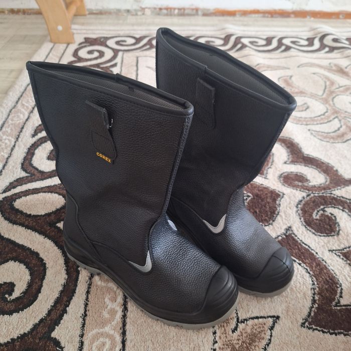 Продам спецобувь по 8000 тг