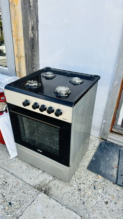 Продам газовую плиту