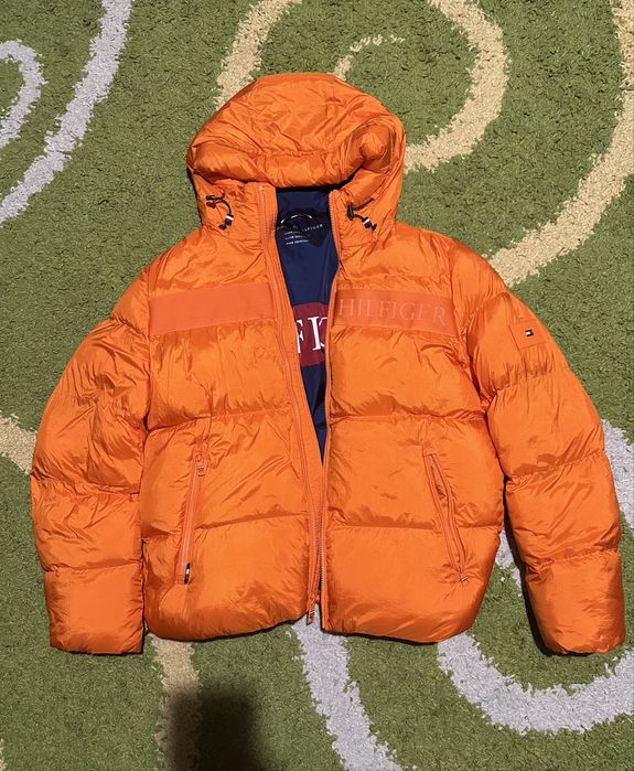 Geaca tommy hilfiger L noua nepurtata nu nike adidas the north face