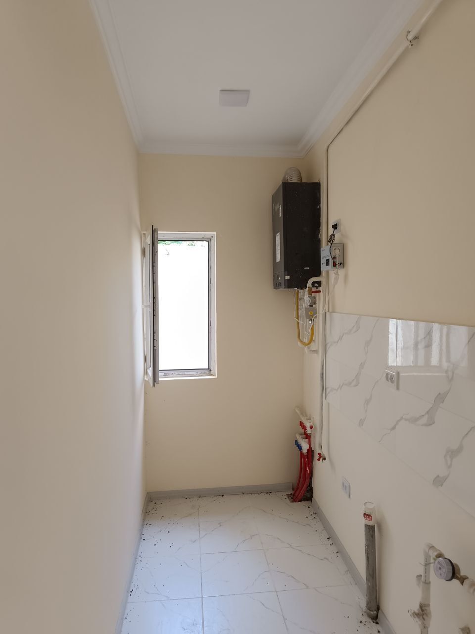 Продается 3/1/1. Квартира на земле.  Ор-р 4 роддом.  0,5- соток.Эски С