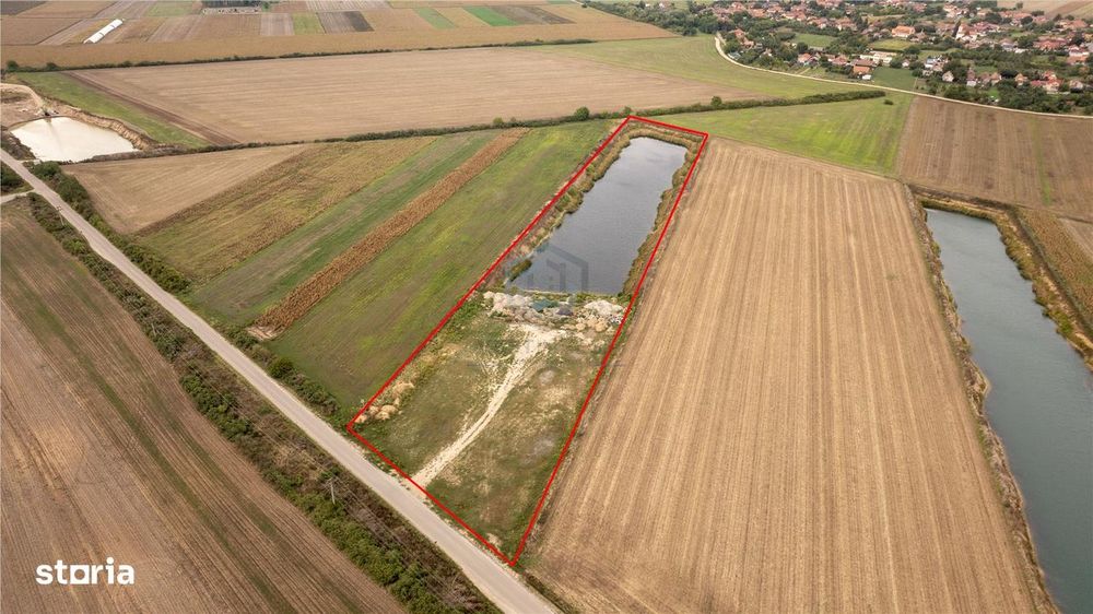 Teren extravilan Santaul Mic cu luciu de apa