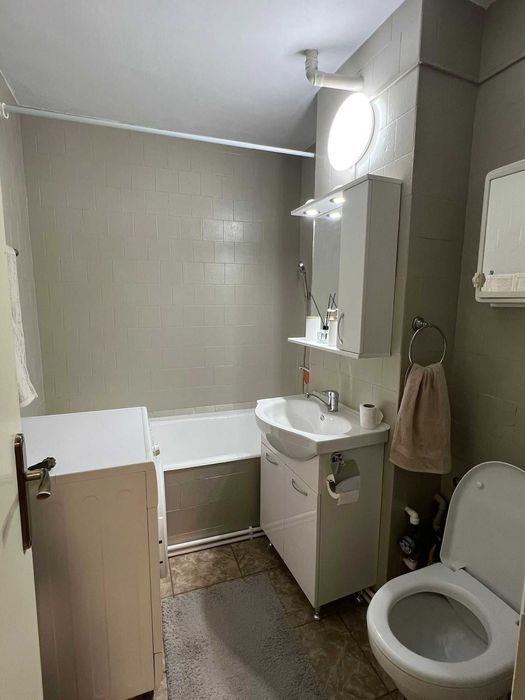 Inchiriez apartament 2 camere decomandate - centru