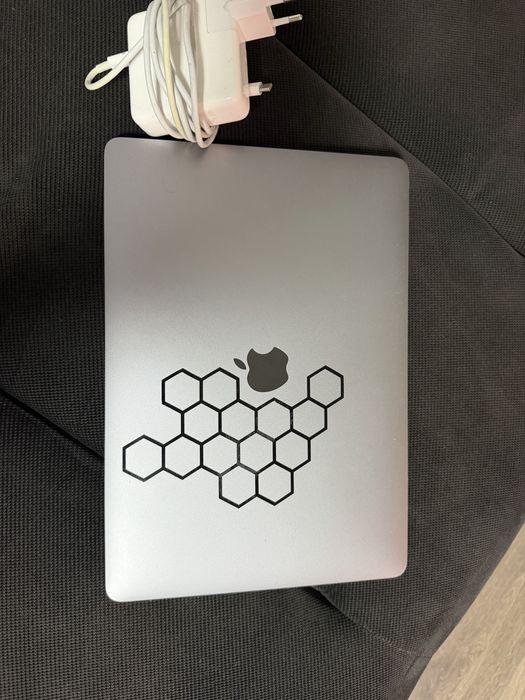 Macbook pro 13 inchi ,2017  ,procesor intel core i7