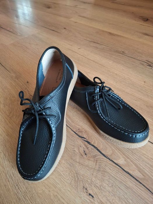 Дамски черни кожени мокасини