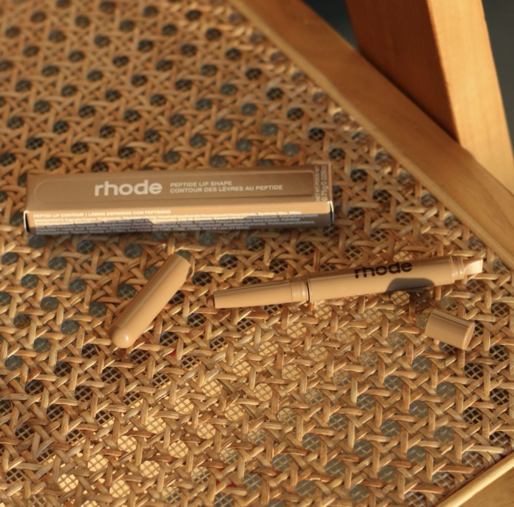 Rhode peptide lip shape молив