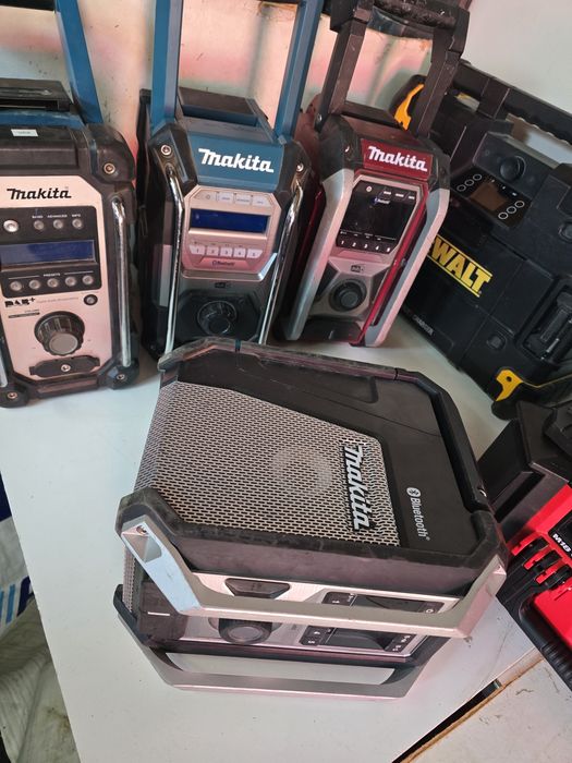 Vând boxe santier Milwaukee, makita, dewalt