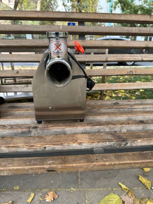 Мясорубка б/у в отличном состояние