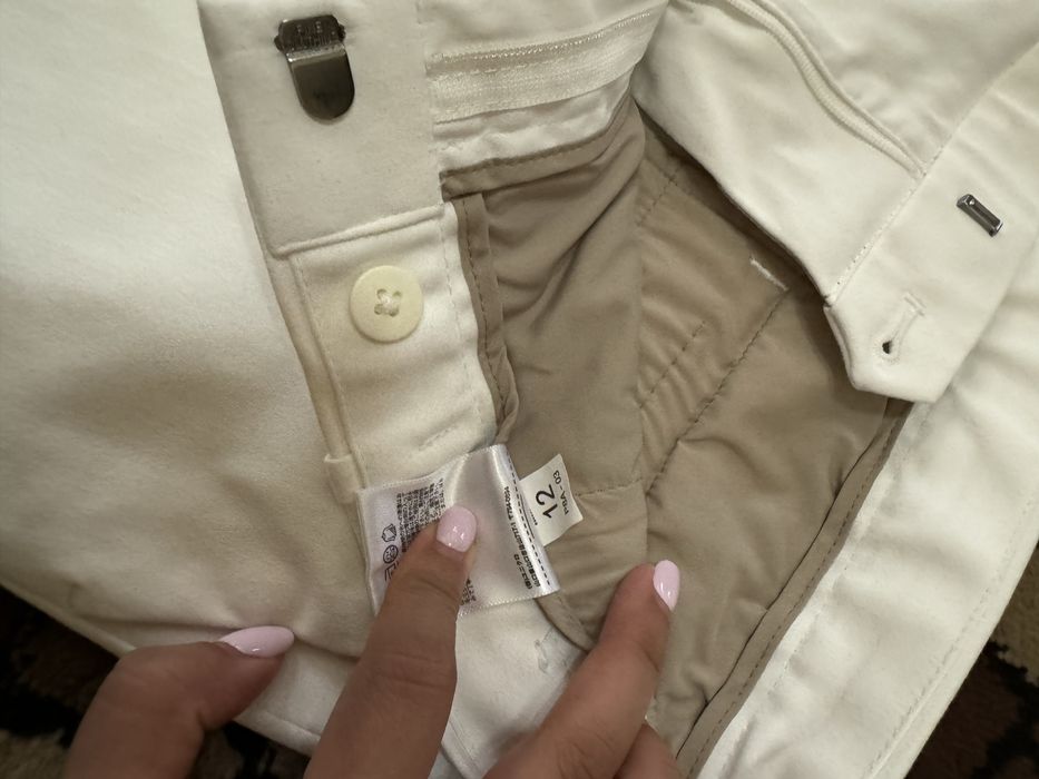 Брюки белые от UNIQLO