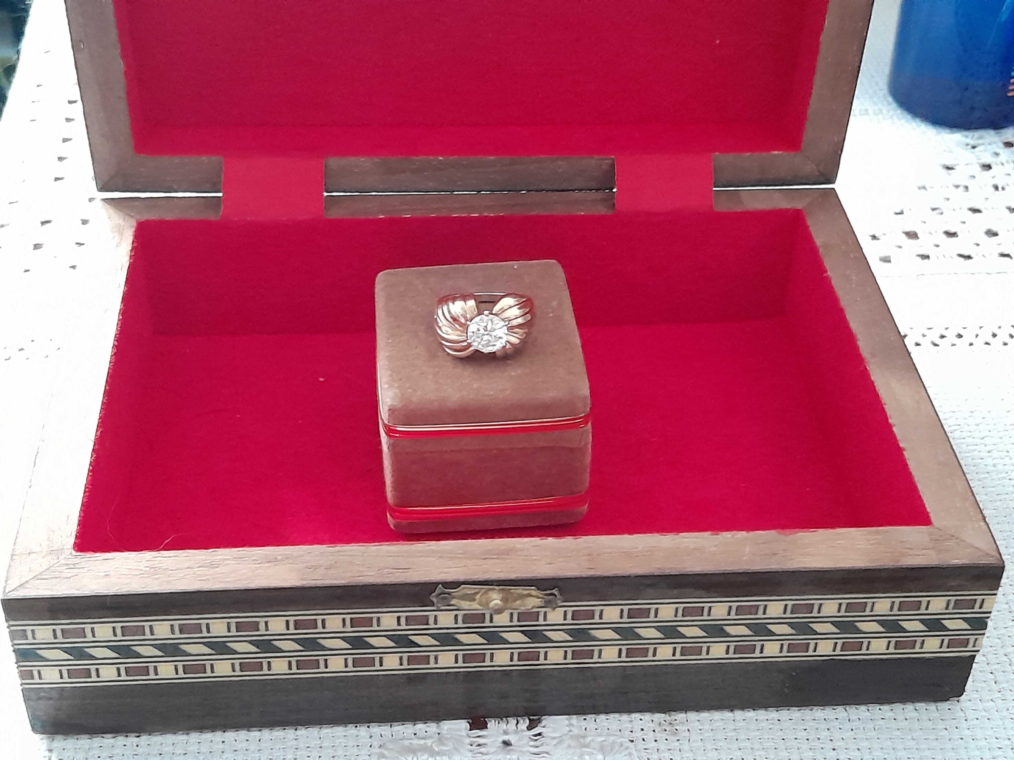 Cutie/casetă pentru bijuterii intarsie furnir lemn exotic - 18x13x5cm