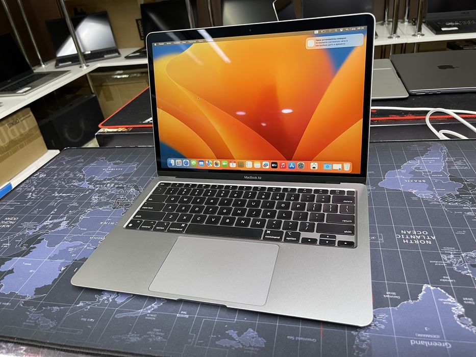 Macbook Air 13 M1 2020 8Gb/256Gb/450ц