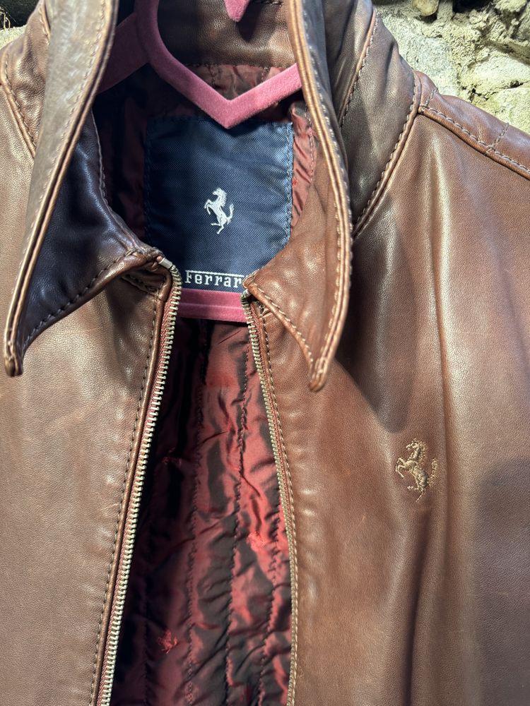 Jacheta piele matlasata marca Ferrari+ prosop Ferrari