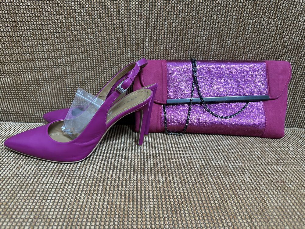 Disponibil plic, pantofii sau dat