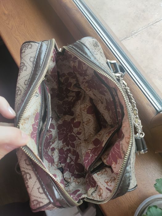 Vând geanta de dama Guess