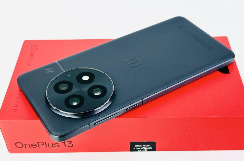 KATO НОВ! OnePlus 13 5G 16RAM 512GB Black Eclipse Гаранция!