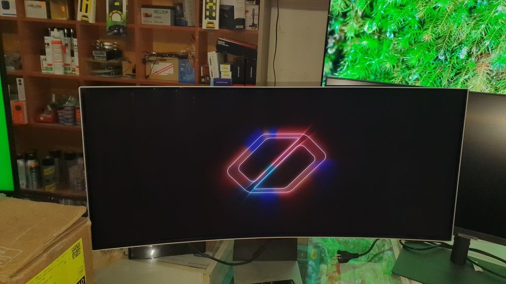Гейминг монитор Samsung , OLED , 34 инча , Извит