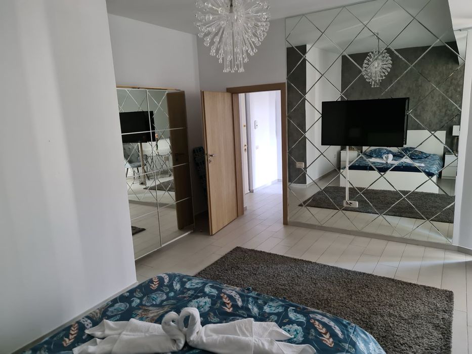 Garsoniera mamaia nord vis a vis Hotel Opera , White tower