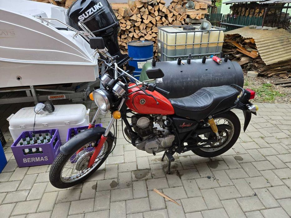 Motocicleta Yamaha SR250
