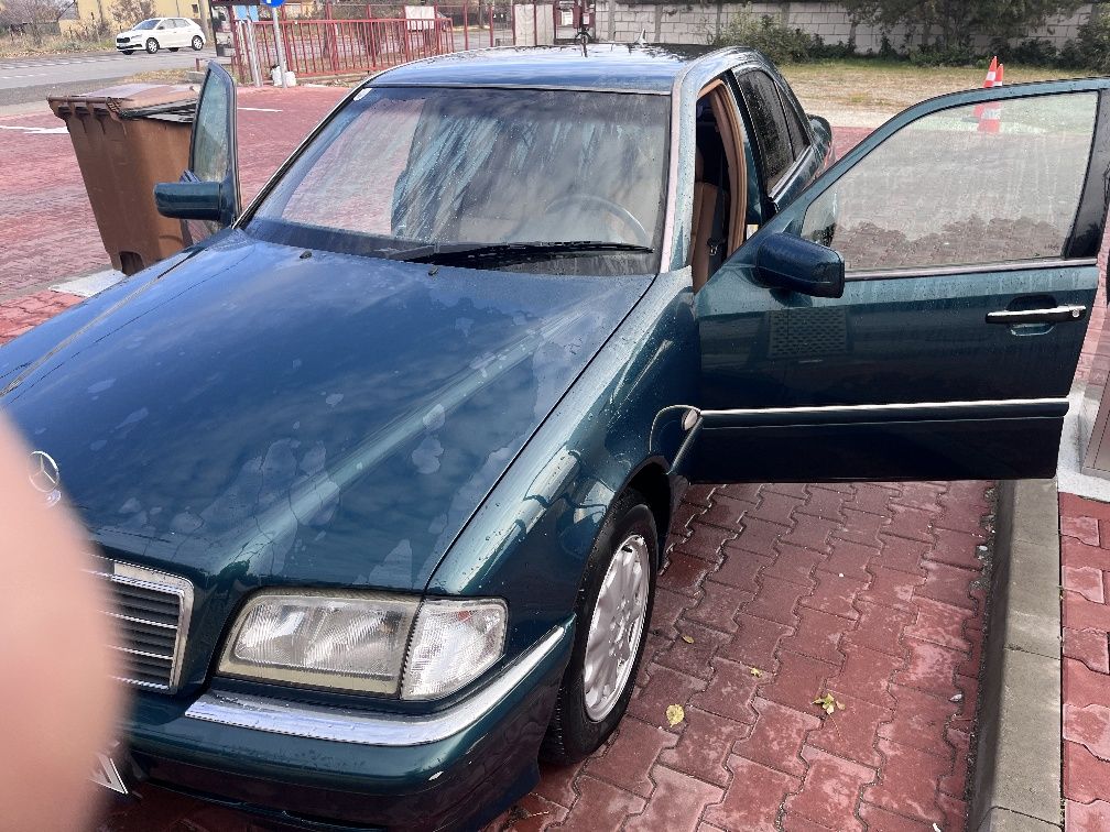 Mercedes   c 240