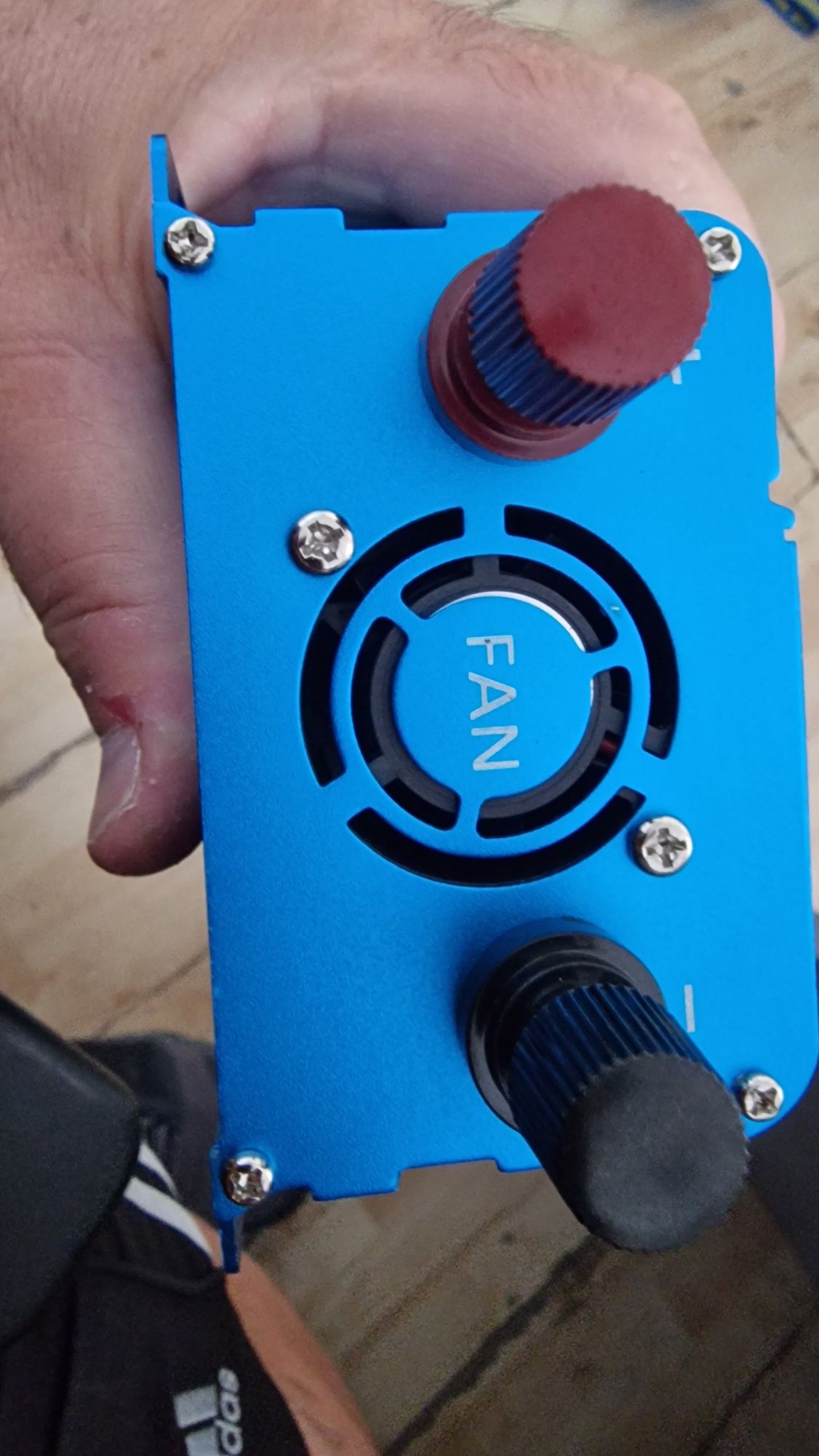 Продавам inverter 12v to 220v 3000w Pure sine wave