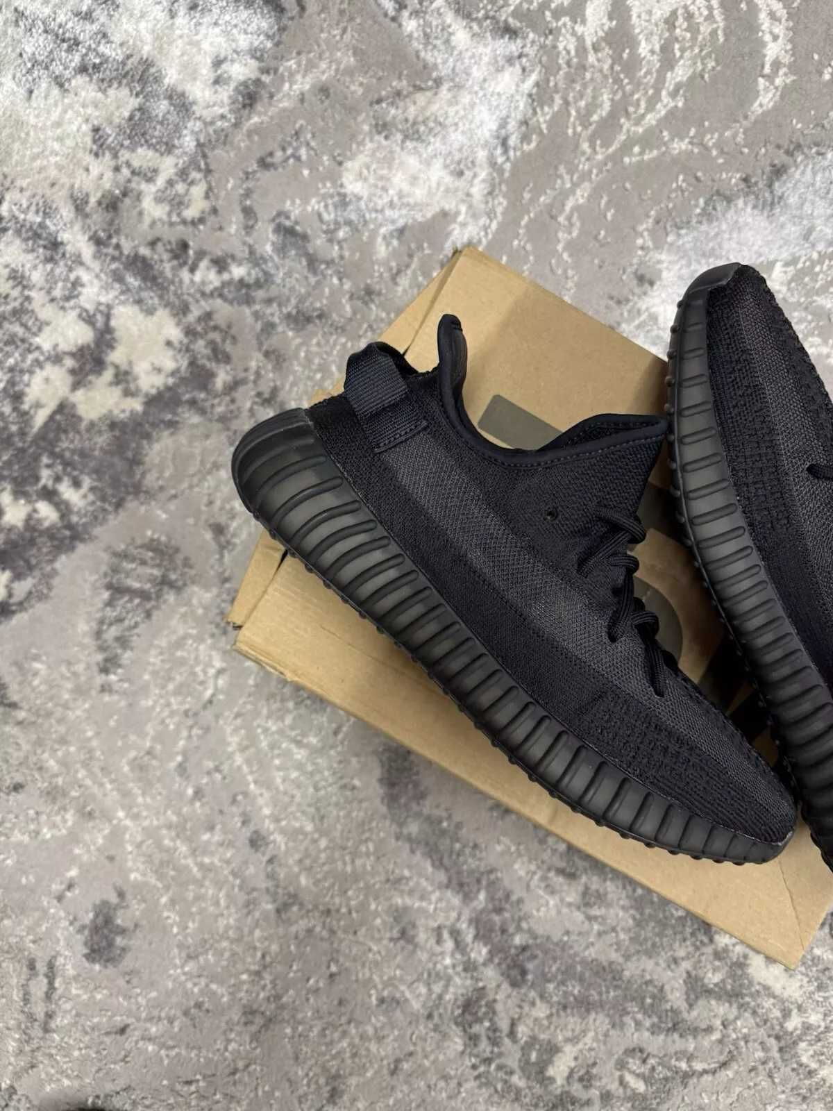 Adidasi Yeezy Black Boost 350 V2 Dama Fete