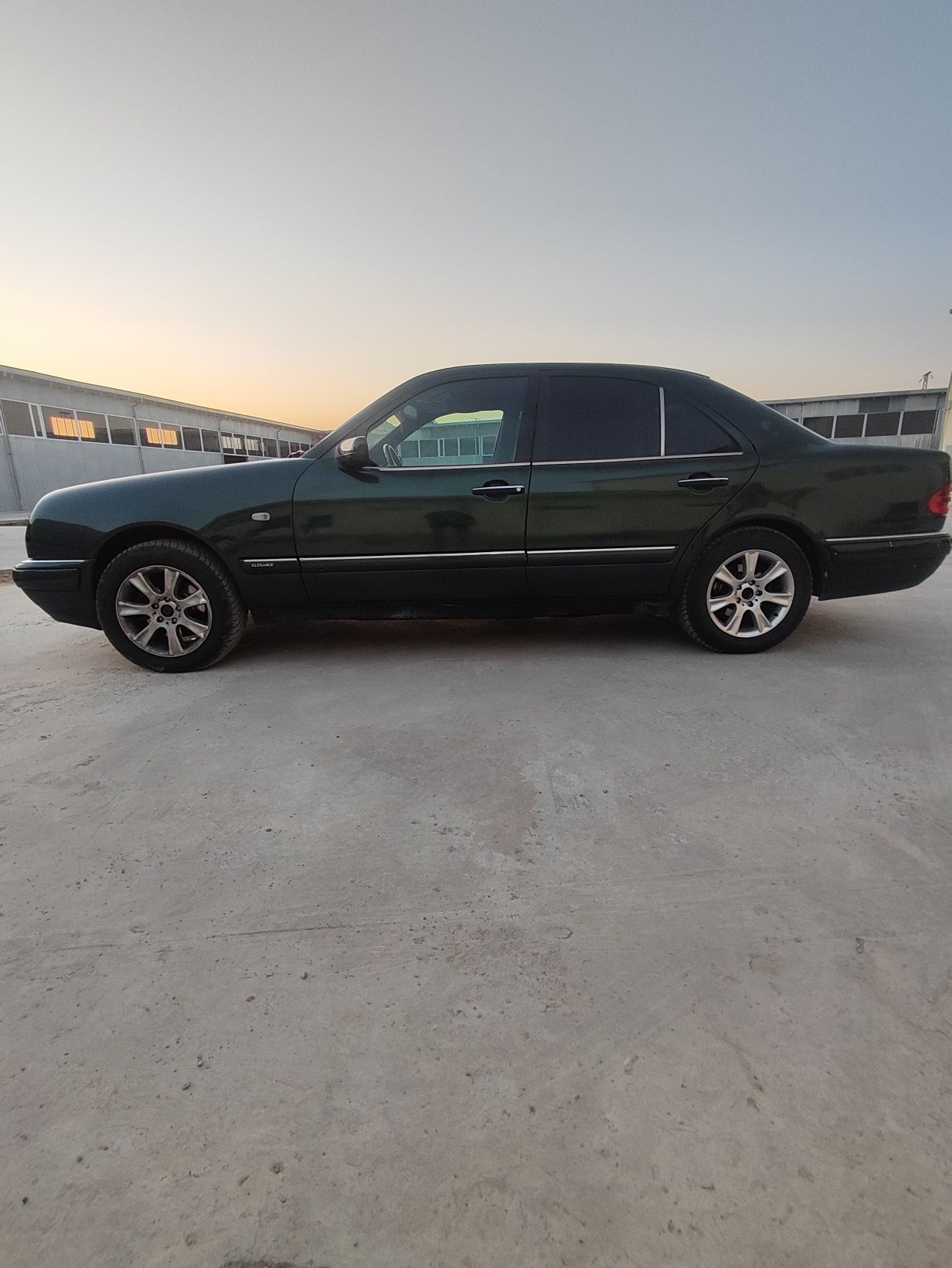 Mercedes 210 3.2 mator.  Srochna