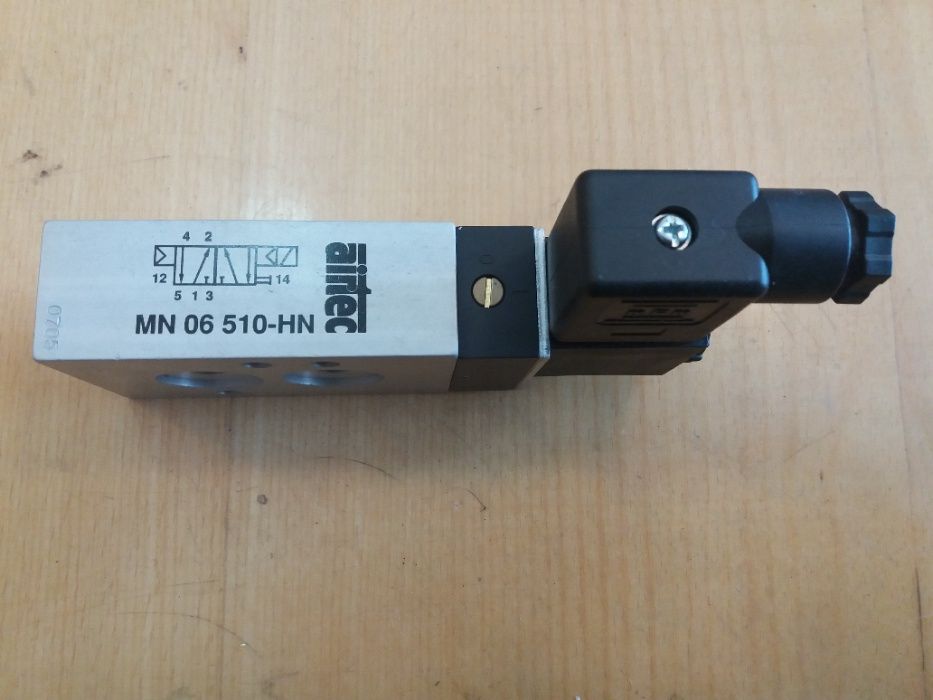 Пневмораспределитель с электромагнитным управлением