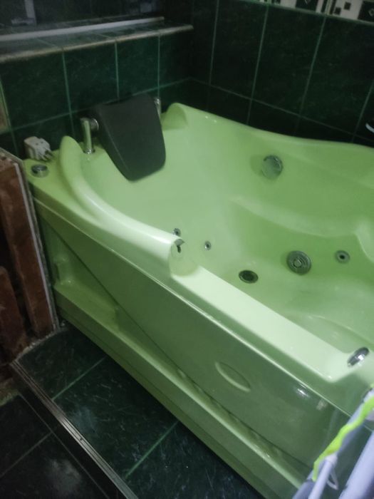 Продается ванна джакузи