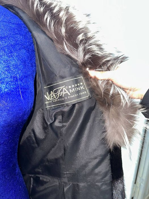 Норковые шубы отличного качества.Отделка из меха чернобурки