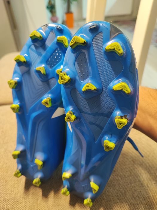 Ghete de fotbal cu crampoane Puma, nr. 37 aproape noi