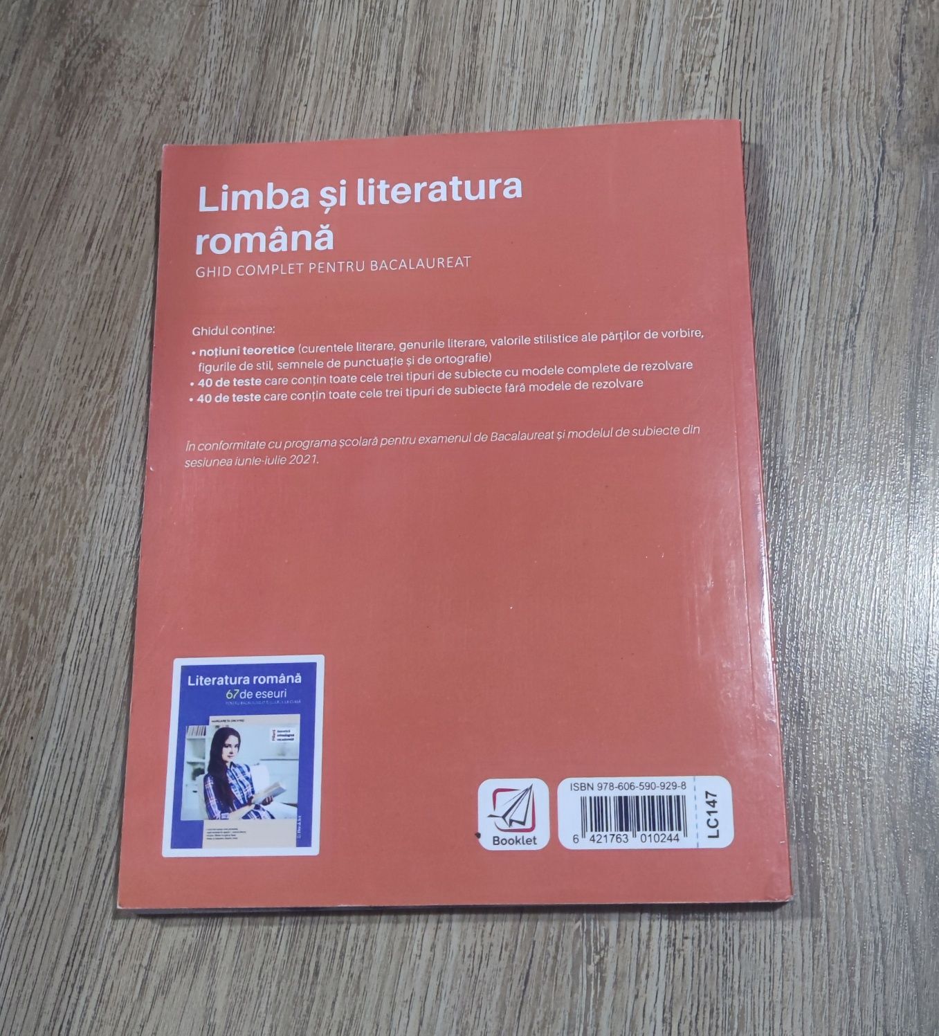 Carte cu teste pregătitoare pentru bacul la limba și literatura română