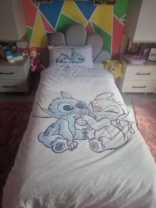 Pat pentru fete 90×2000! Se vinde cu toate accesoriile!