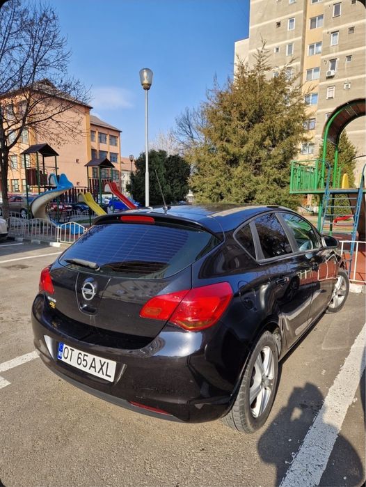 Vand Opel Astra J 1,6 benzina+ GPL