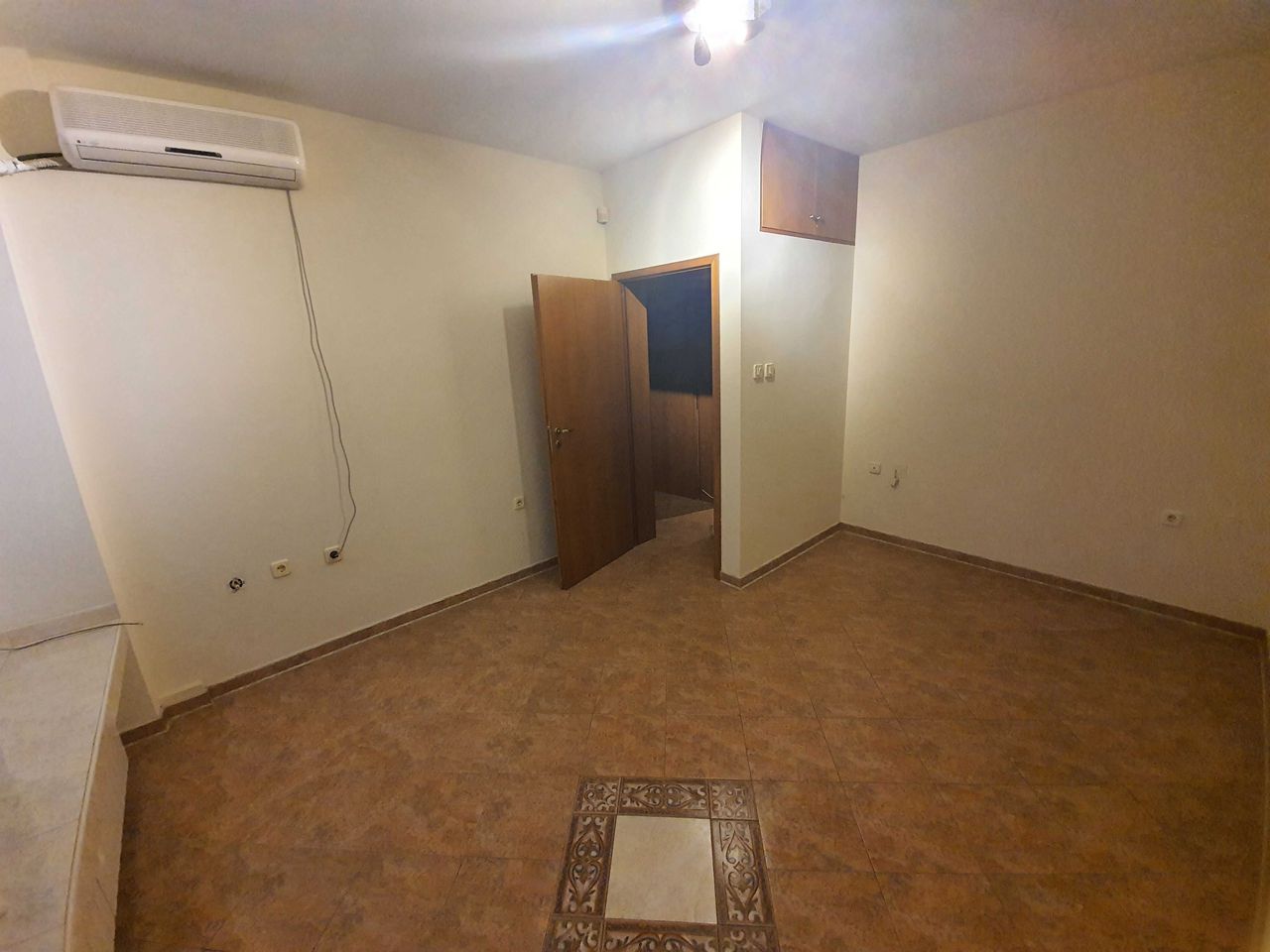 Дава се под наем Тристаен апартамент в София, Изток - 80 кв.м за 561 € - Снимка #9