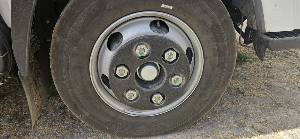 Isuzu sotiladi gaz bor 70/30 yangi salondan uyga