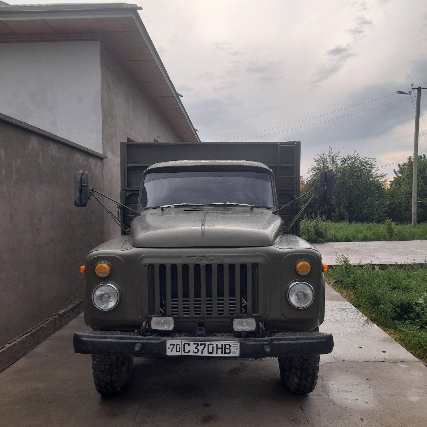 Gaz 53 sotiladi.