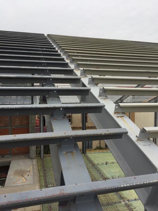 Constructii hale metalice/ montaj panouri sandwich