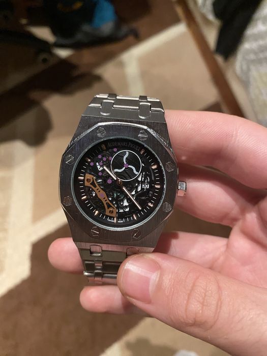 Часовник Audemars Piguet сив