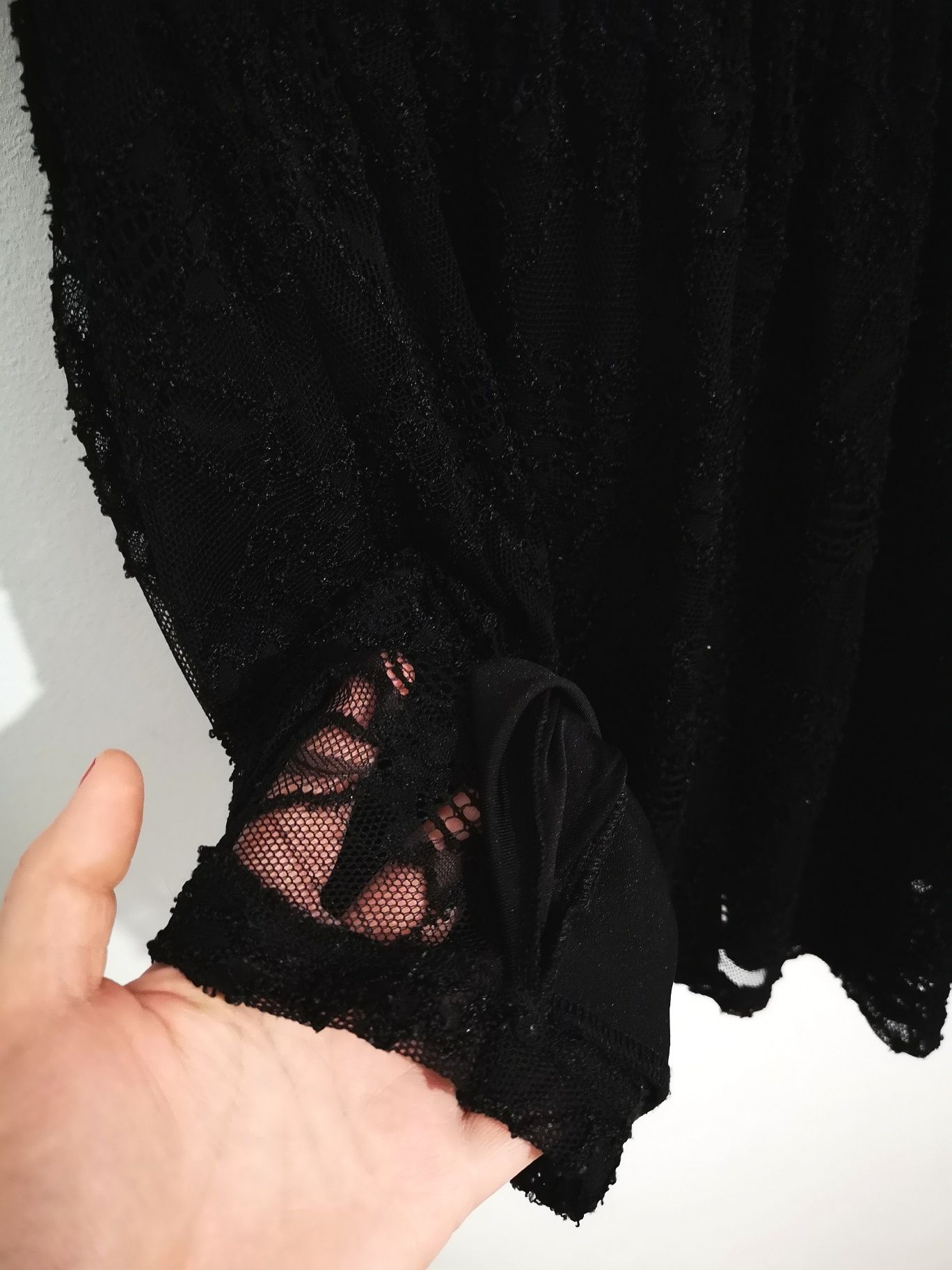Къса черна дантелена рокля