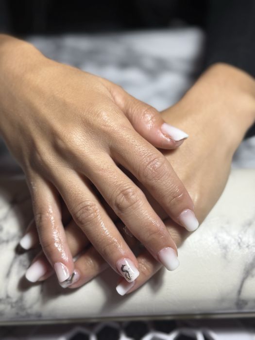 Unghii cu gel sau semi