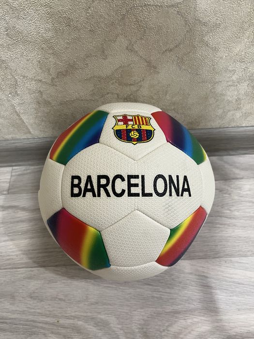 Новый Футбольный мяч Barcelona