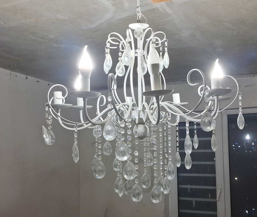 Люстра восьмирожковая