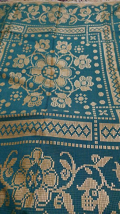 Fete de masa lucrate manual in razboi din matase