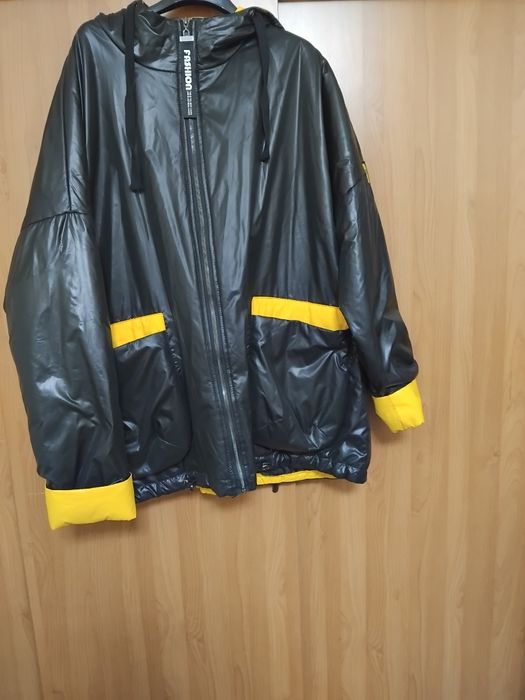 Продам женскую  весеннюю куртку.  Размер 58. Подойдёт и 60 Размер.