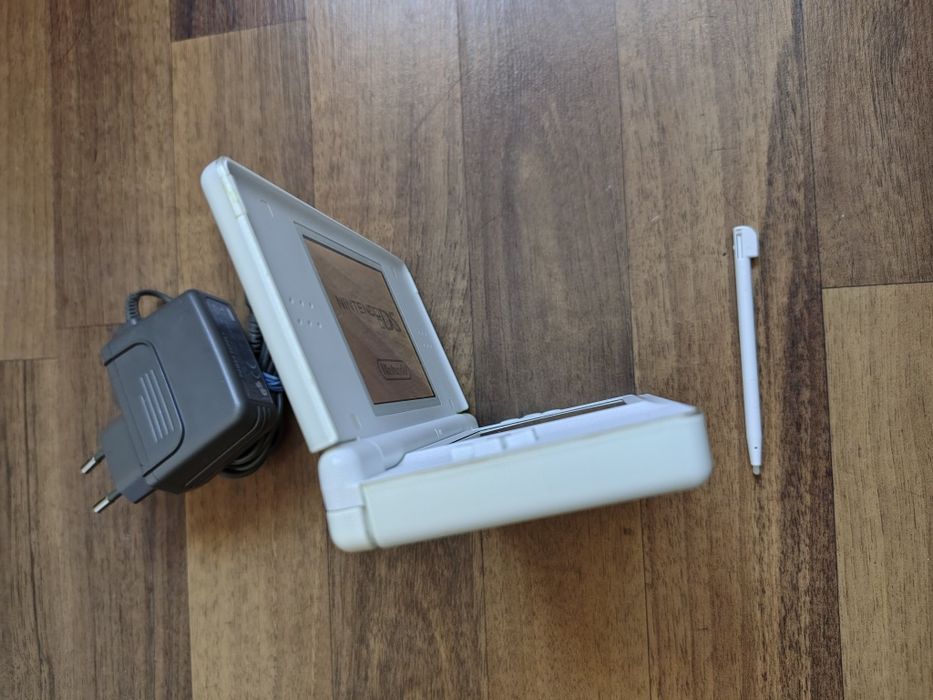 Nintendo ds lite modat 100 jocuri