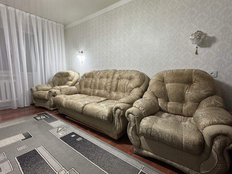 Срочно продаются диван и кресла!