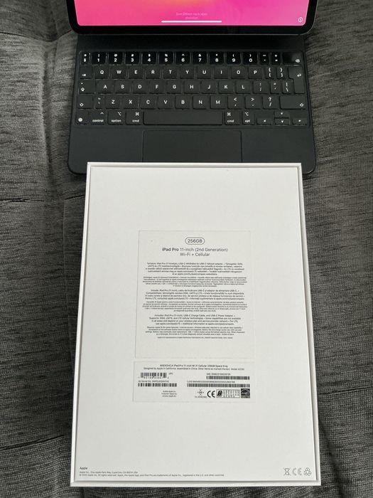 Отличен iPad Pro 11” WiFi + Cellular (2nd Generation) с Magic Keyboard