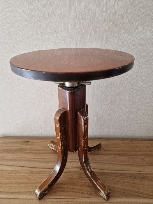 Продам стул для пианино, в рабочем состояние