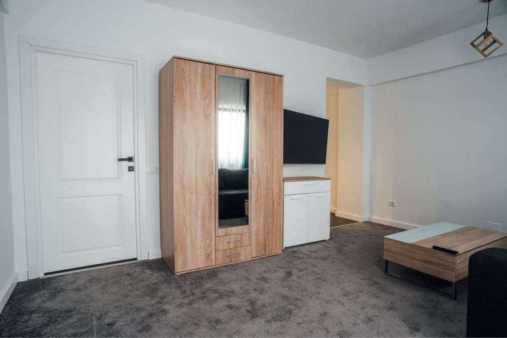 Inchiriez garaoniera zona centrala piata mare / calea bucuresti