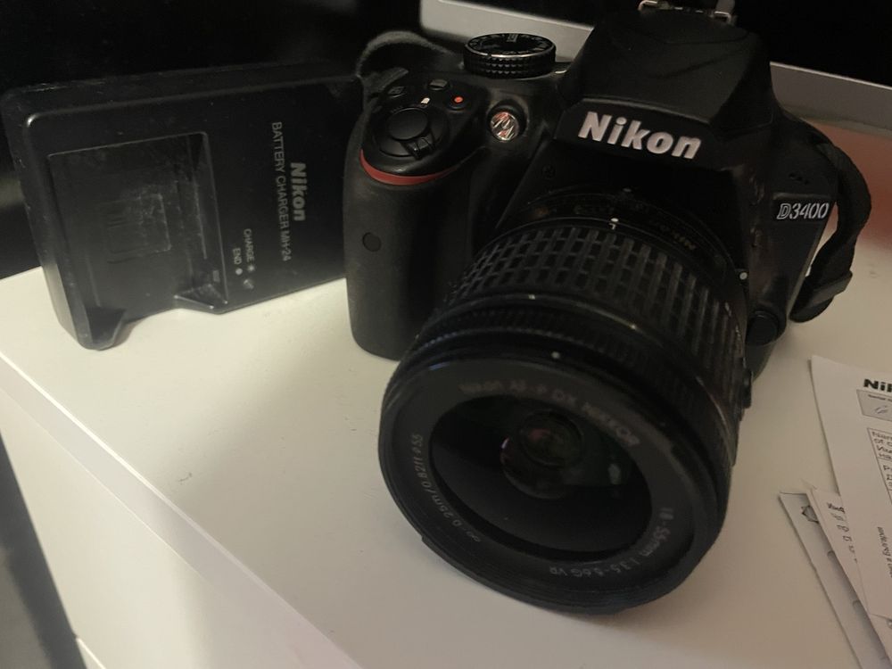 Продавам фотоапарат Nikon D3400