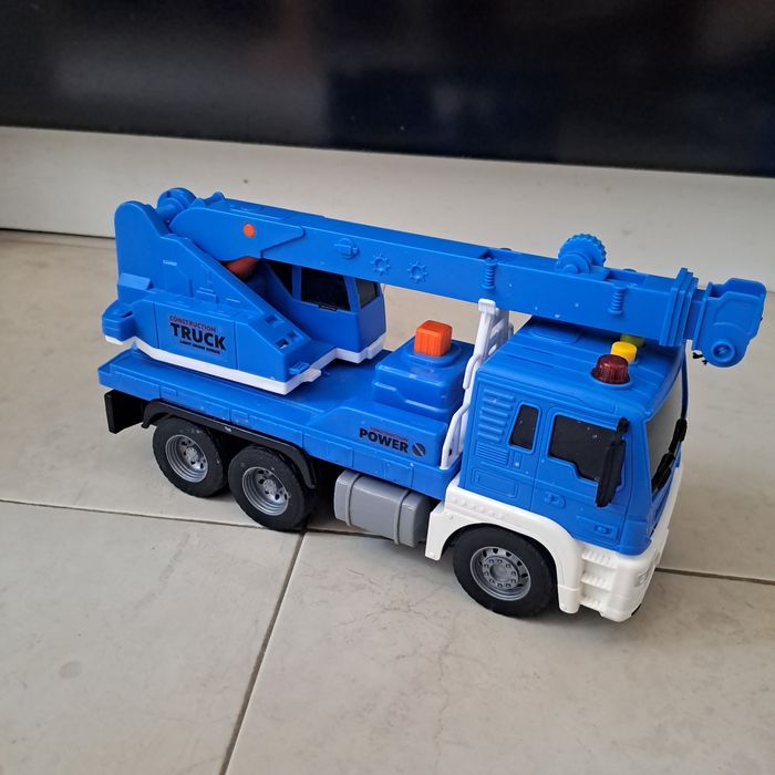 Детски играчки - тролей и кран